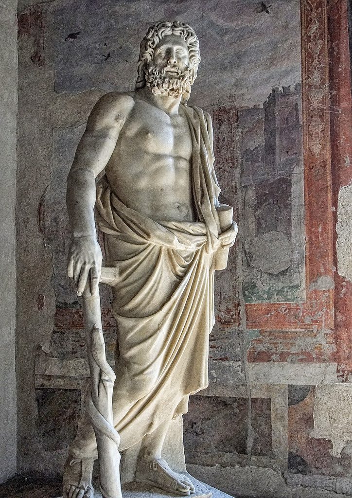 Asklepije - rimska kopija helenističke skulpture (2. vek p.n.e), Palazzo Altemps, Italija